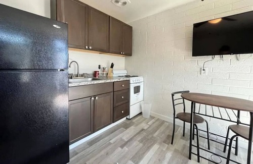 Riverside Apartment | Studio+Wifi+TV+Free Parking