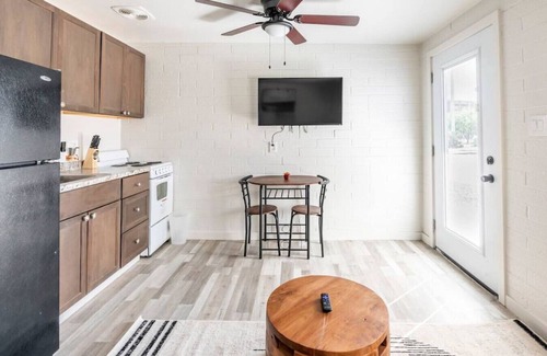 Riverside Apartment | Studio+Wifi+TV+Free Parking