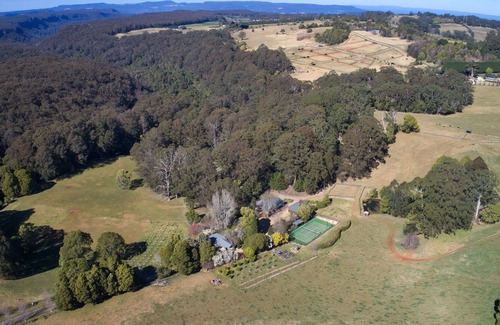 Wildes Meadow Apartment | Studio with adjoining deck & BBQ| Tennis Court