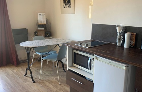 Noailles Apartment | Studio with balcony in the heart of the old town (& 3min walk from the old port)