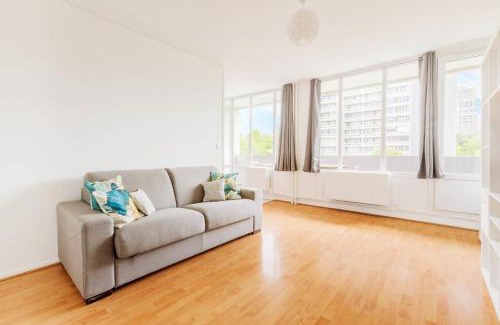 Bagnolet Apartment | Studio with balcony near Paris