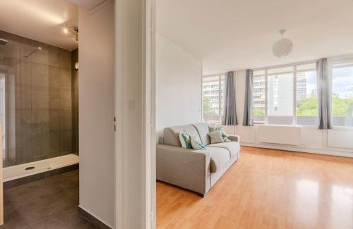 Bagnolet Apartment | Studio with balcony near Paris