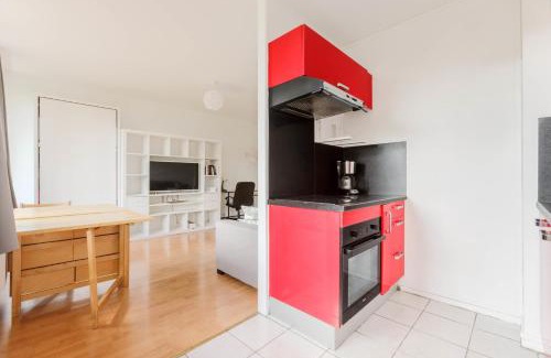Bagnolet Apartment | Studio with balcony near Paris