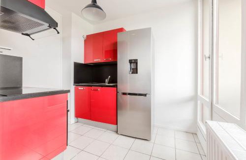 Bagnolet Apartment | Studio with balcony near Paris