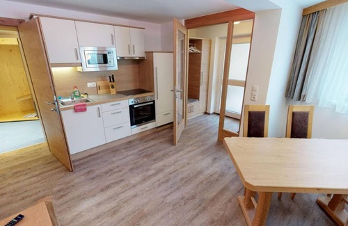 Heiligenblut Bed & Breakfast | Studio with balcony - Pension-Appartements Bergkristall
