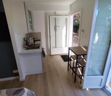 Caissargues Apartment | Studio with garden and pool, easy Nîmes access