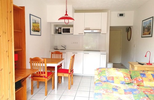 Gassin Apartment | Studio with garden for 2 people. Inexpensive accommodation on the Gulf of St Tropez.