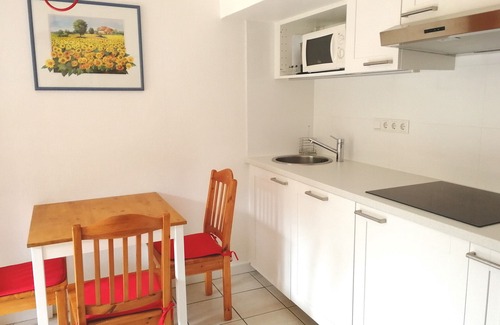 Gassin Apartment | Studio with garden for 2 people. Inexpensive accommodation on the Gulf of St Tropez.