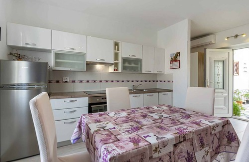 Cres Apartment | Studio with Internet and satellite TV