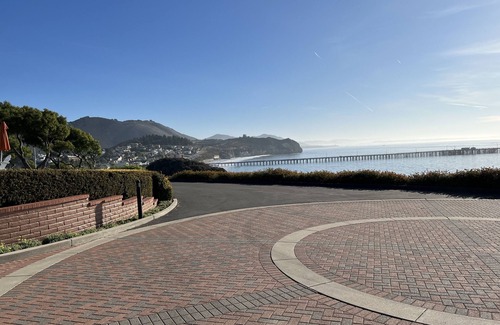 Avila Beach Resort | Studio with King bed and full bath w/balcony