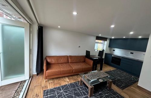 Cricklewood Apartment | Studio with own Garden