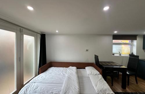 Cricklewood Apartment | Studio with own Garden