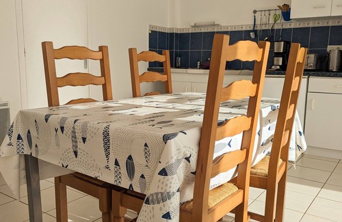 Planguenoual Apartment | Studio with sea view - close to restaurants and the port