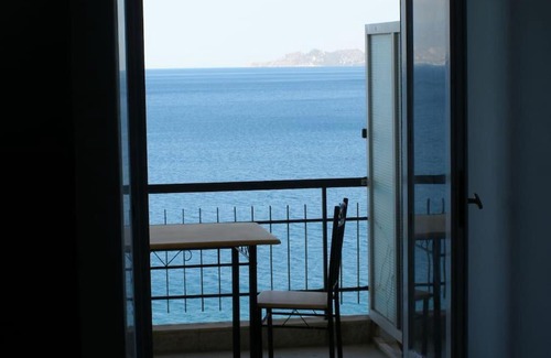 Loutraki Apartment | Studio With Sea View