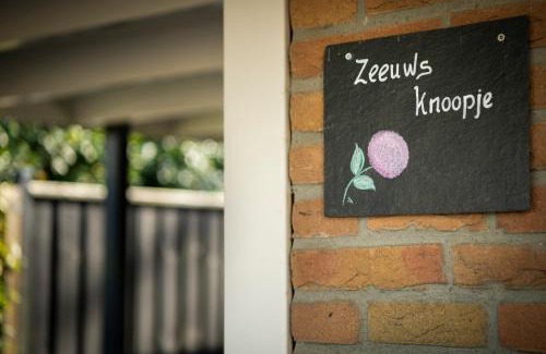 Burgh-Haamstede Bed & Breakfast | Studio ZEEUWS KNOOPJE