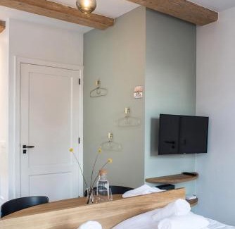 Jordaan Bed & Breakfast | Studios at the canal