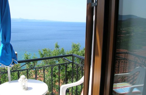 Mithimna Apartment | STUDIOS VOULA