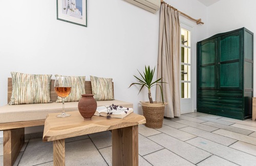 Maragas House | Studios Vrettos Beachfront Hotel