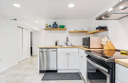 Kenton House | Stumptown Station/King Bed