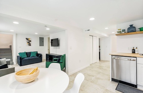 Kenton House | Stumptown Station/King Bed