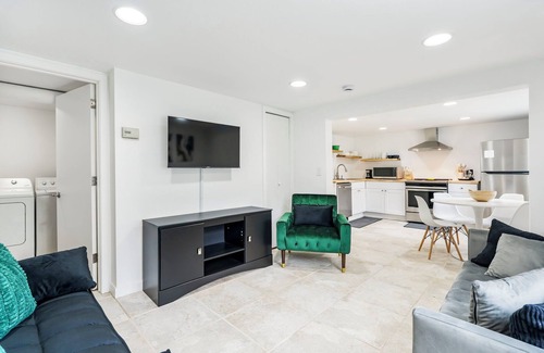 Kenton House | Stumptown Station/King Bed