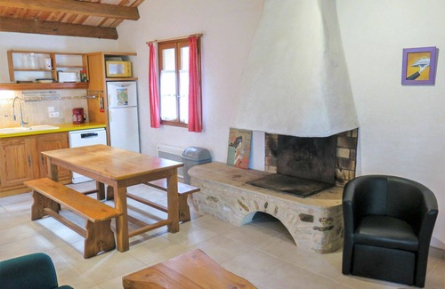 Blanquefort-sur-Briolance House | Stunning private villa for 4 people with private pool, WIFI, TV, terrace, pets allowed and parking