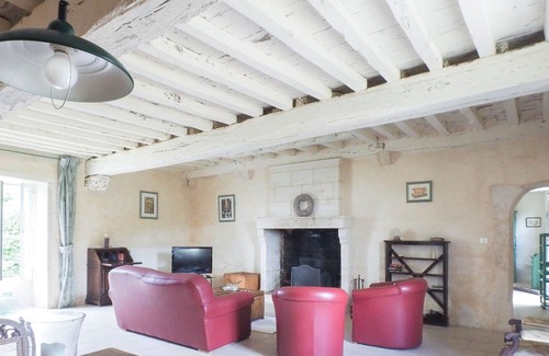 Saint-Laurent-de-la-Salle Villa | Stunning villa for 6 guests with pool, TV, patio, pets allowed and parking