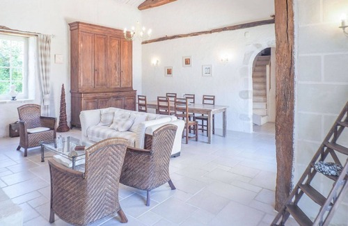 Saint-Laurent-de-la-Salle Villa | Stunning private villa for 6 guests with pool, WIFI, TV, patio, pets allowed and parking