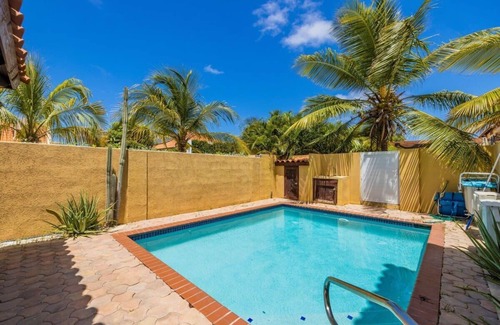 Gold Coast Apartment | Stuning house with private pool in gold coast