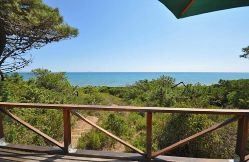Castiglione della Pescaia Villa | Stunning private villa for 10 people with WIFI, TV, patio, pets allowed, panoramic view and park.