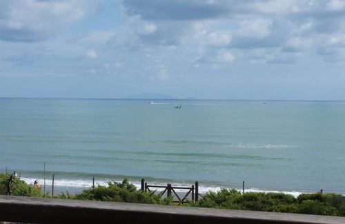Castiglione della Pescaia Villa | Stunning private villa for 10 people with WIFI, TV, patio, pets allowed, panoramic view and park.