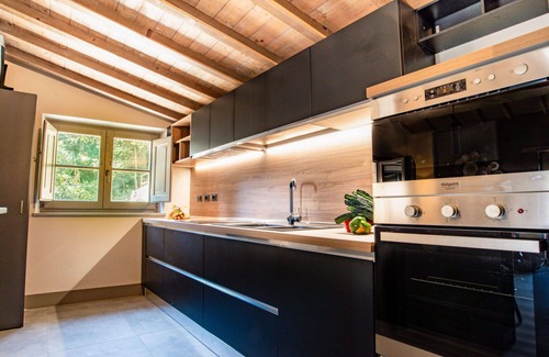 Passignano sul Trasimeno House | Stunning private villa with WIFI, A/C, private pool, TV, patio, pets allowed and parking