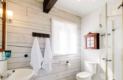 Pontiac House | Stunning waterfront getaway w/ hot tub, sleeps 10!
