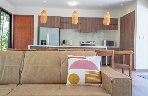 Junquillal House | Stunning Gem in Junquillal 3Br, private deck, 1 min walk to beach, big parking