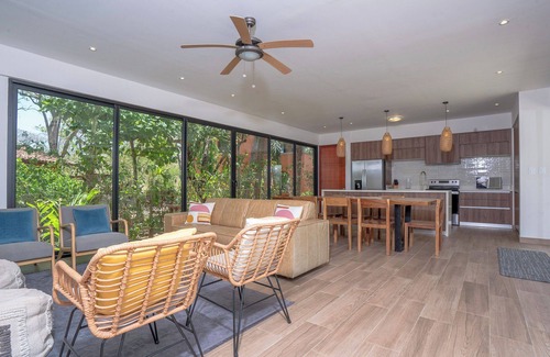 Junquillal House | Stunning Gem in Junquillal 3Br, private deck, 1 min walk to beach, big parking