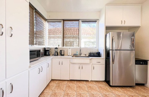 View Park-Windsor Hills House | Stunning 3-BR Getaway in a Prime Location-VP-OL