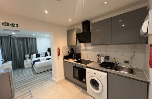 South Harrow Apartment | Stunning 1-Bed Apartment in Harrow with parking