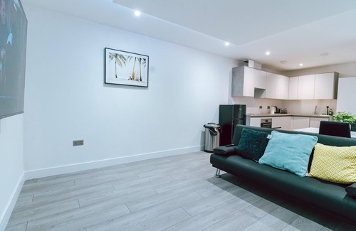 Purley Apartment | Stunning 1-bed Apartment in Purley