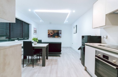 Purley Apartment | Stunning 1-bed Apartment in Purley