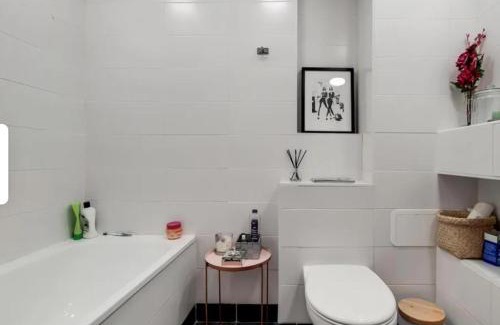 Vassall Apartment | Stunning 1-Bed Apartment in London