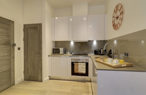 Slough Apartment | Stunning 1-bed Apartment in the Heart of Slough