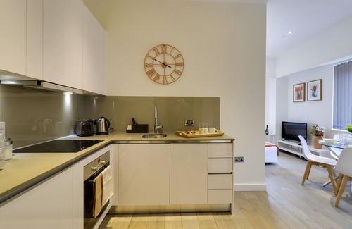 Slough Apartment | Stunning 1-bed Apartment in the Heart of Slough
