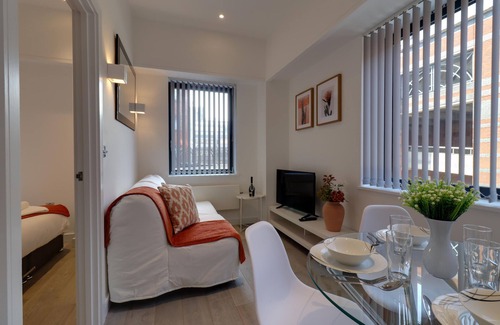 Slough Apartment | Stunning 1-bed Apartment in the Heart of Slough