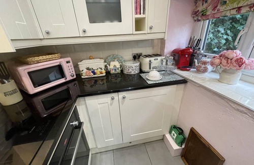 Bromsash Cottage | Stunning 1-Bed Cottage with Hot Tub in Ross-on-wye