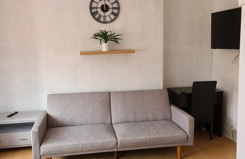 Newport Apartment | Stunning 1 bed Flat in Newport-f3