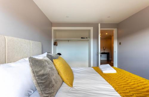 East End Apartment | Stunning 1 Bed Merchant City Apartment with Parking