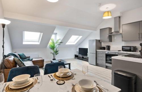 Belfast House | Stunning 1 bed Penthouse Apartment in East Village, Belfast - Walk to City Centre, Roof Terrace