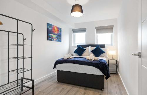 Belfast House | Stunning 1 bed Penthouse Apartment in East Village, Belfast - Walk to City Centre, Roof Terrace