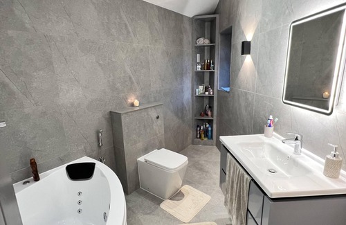 London Borough of Ealing Apartment | Stunning 1-bed Studio in Greenford