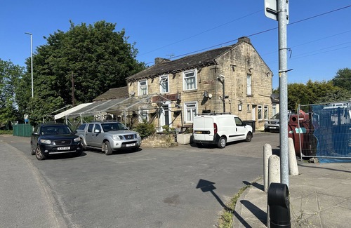 Stanningley Apartment | Stunning 1-bed Studio in Pudsey